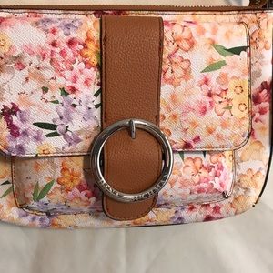 ***LAST CHANCE*** NWT, Dana Buchman floral purse